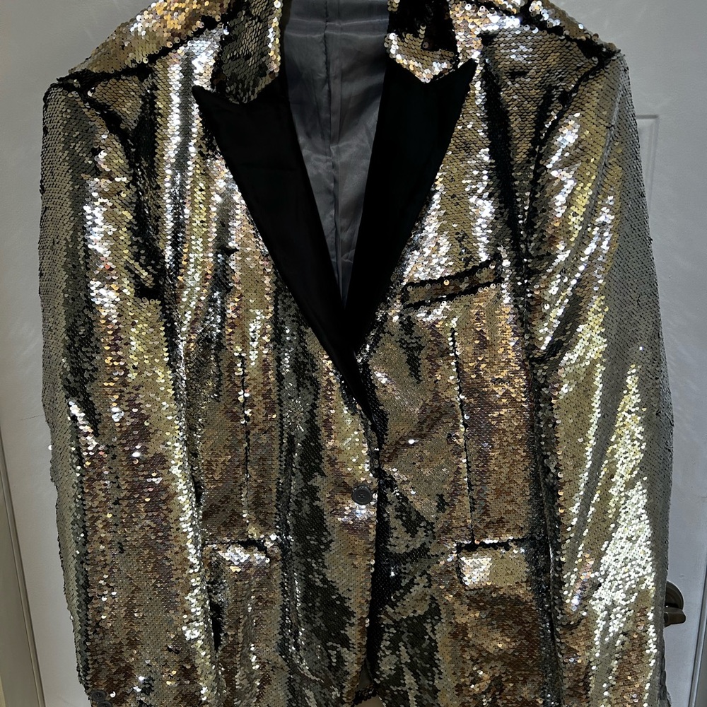 Sequin Sport Jacket. Perfect shape. Velvet lapels, 27” sleeve, 31 length.